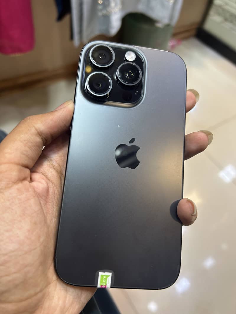 iPhone 16 Pro 1