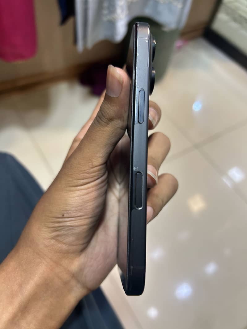 iPhone 16 Pro 2