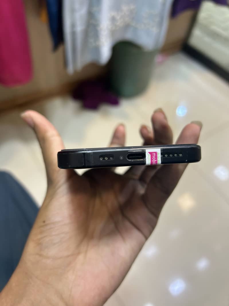 iPhone 16 Pro 3