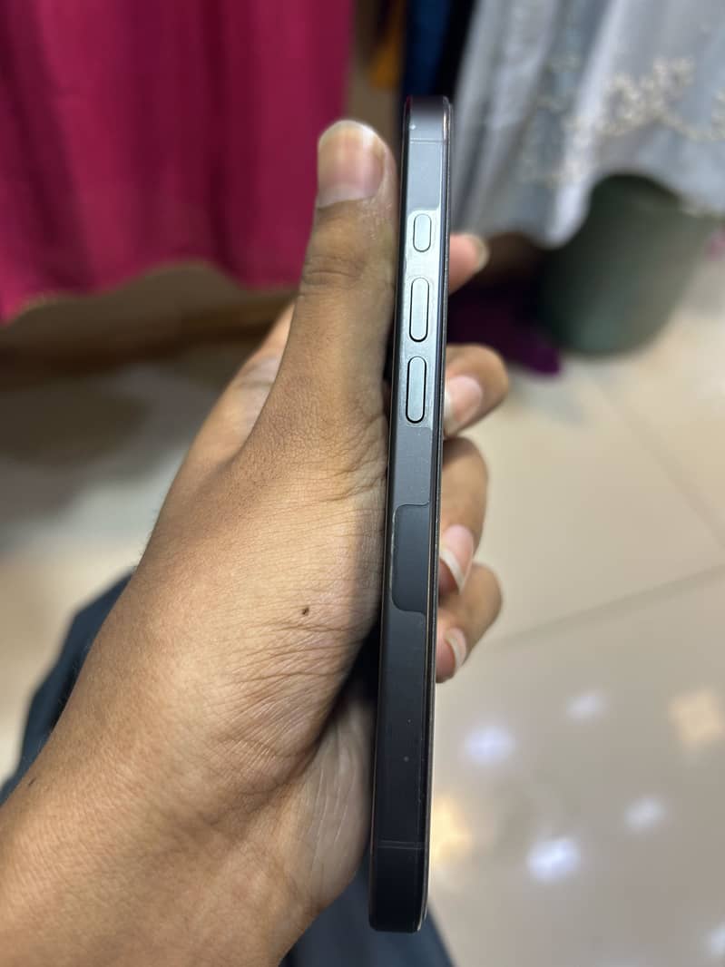 iPhone 16 Pro 4
