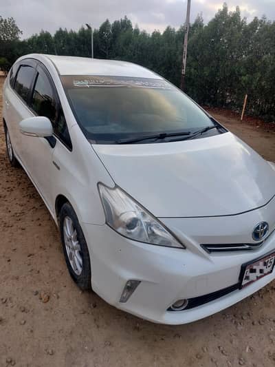 Toyota Prius Alpha 2013