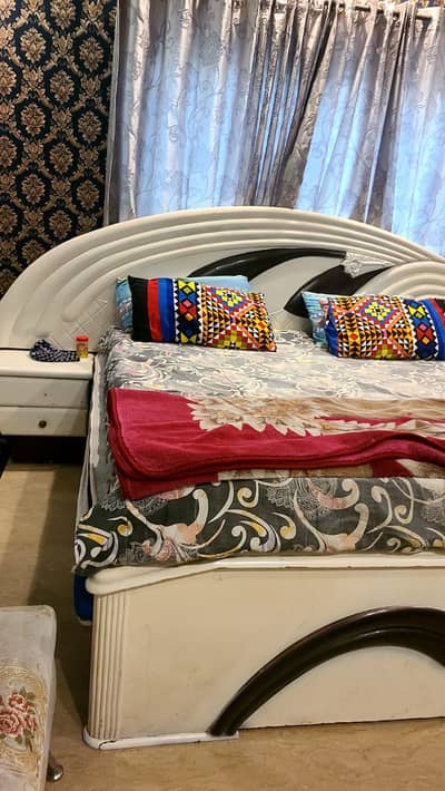 Bed and dressing