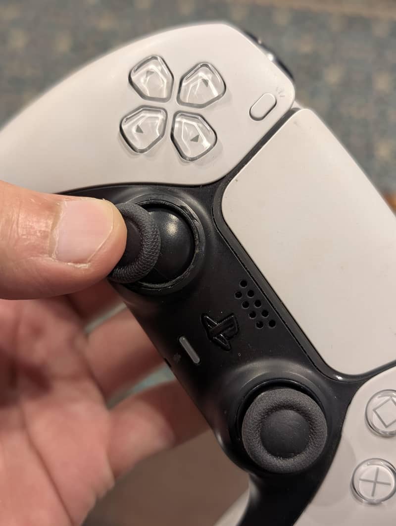 PS5 Controller 4
