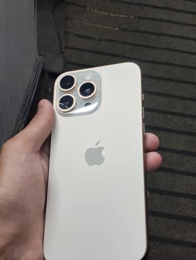 Apple iPhone 16 Pro Max