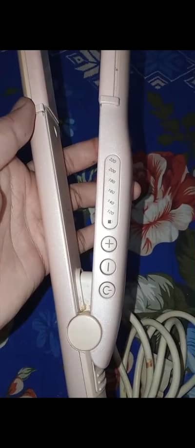 Hair Straightener Available – Rs. 2500