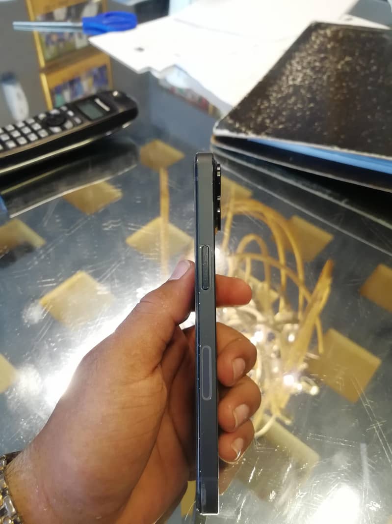 Apple iPhone 13 1
