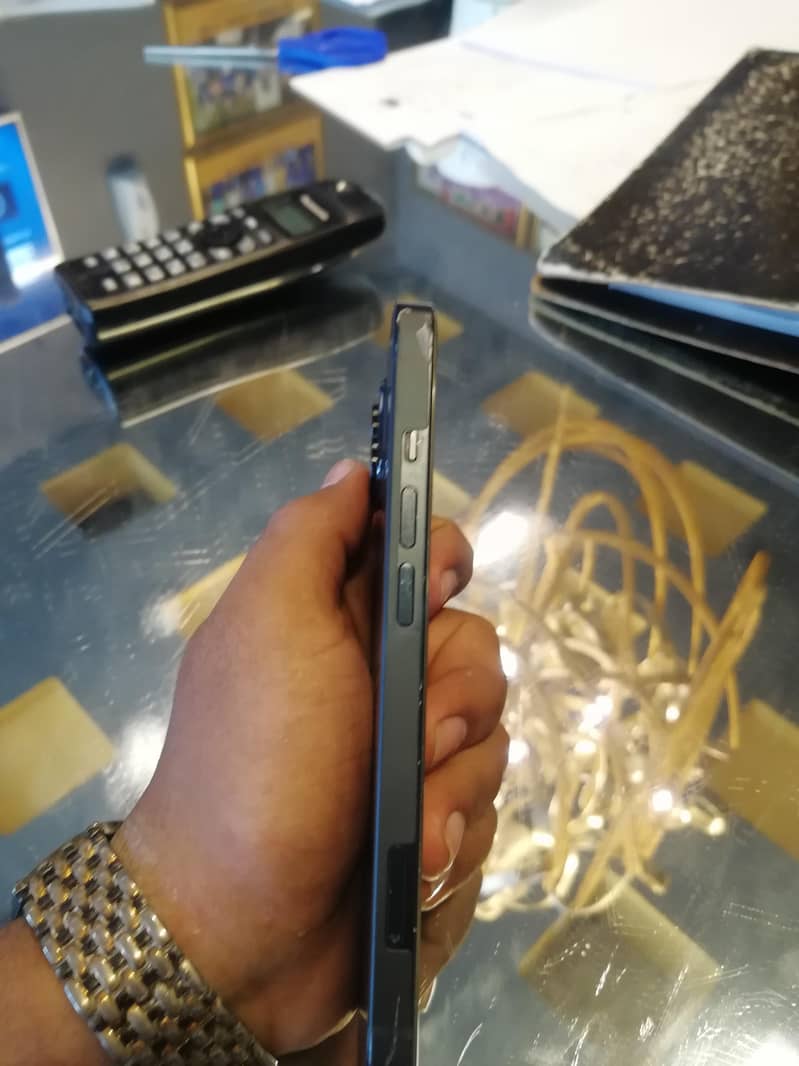 Apple iPhone 13 2