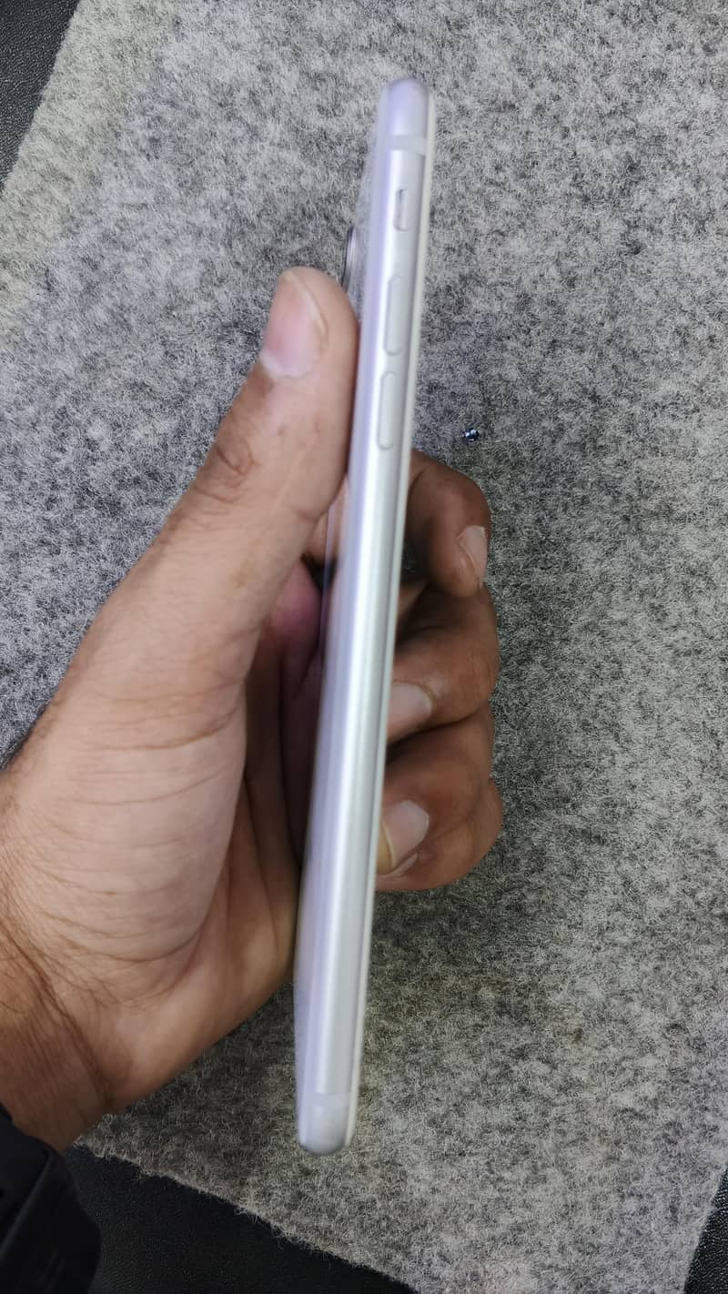 Apple iPhone 8 Plus 4