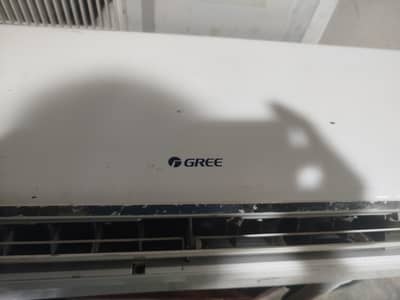 Gree one ton non inverter Ac