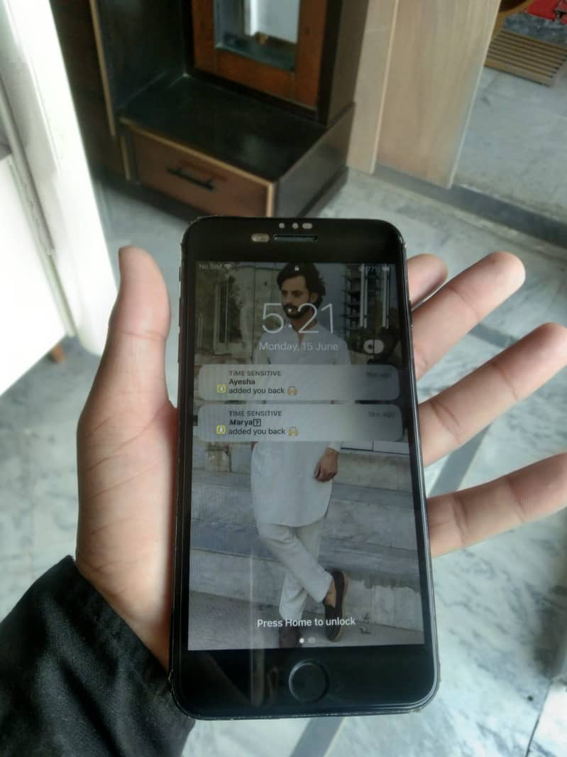 Apple iPhone 7 Plus 1