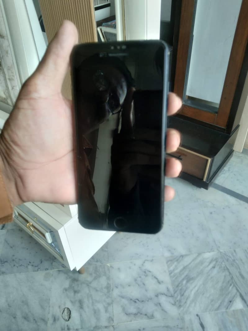 Apple iPhone 7 Plus 4