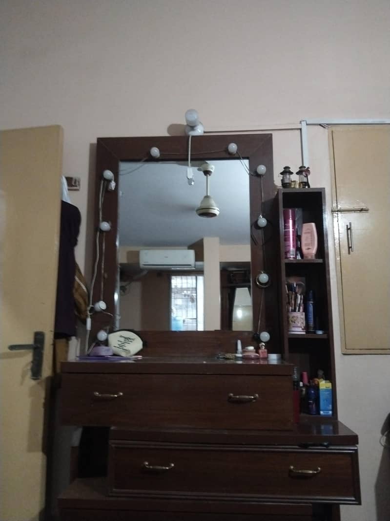 Dressing Table 0