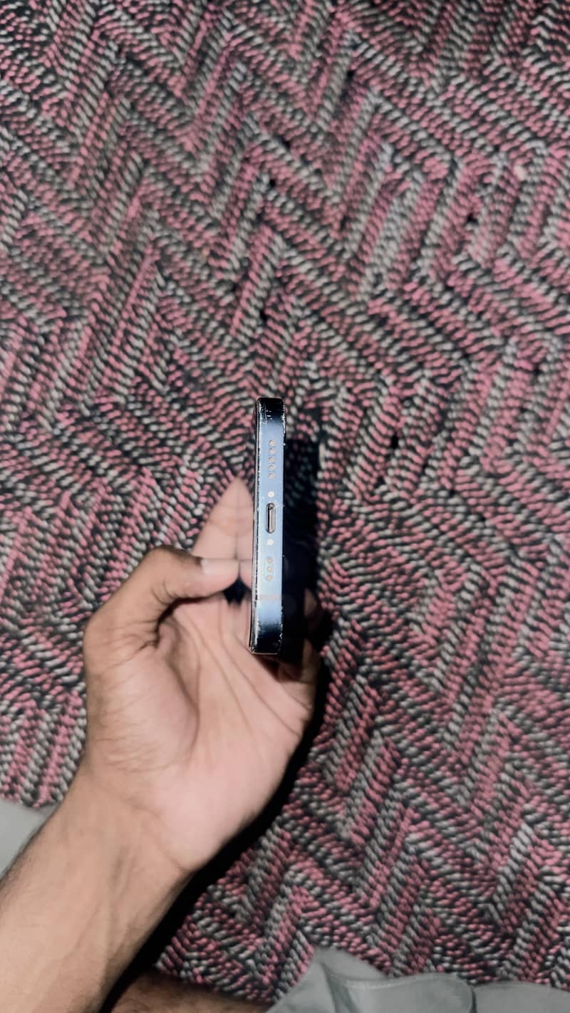 Apple iPhone 12 3