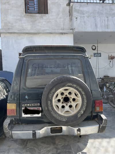 Mitsubishi Pajero 1990