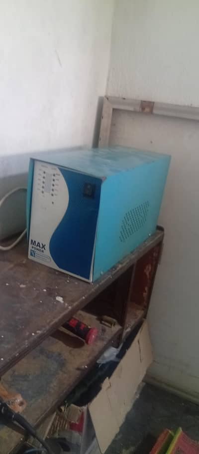 700 watt UPS