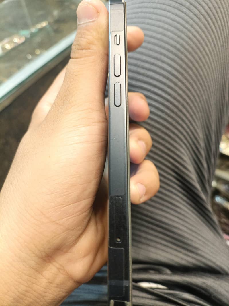 Apple iPhone 13 2