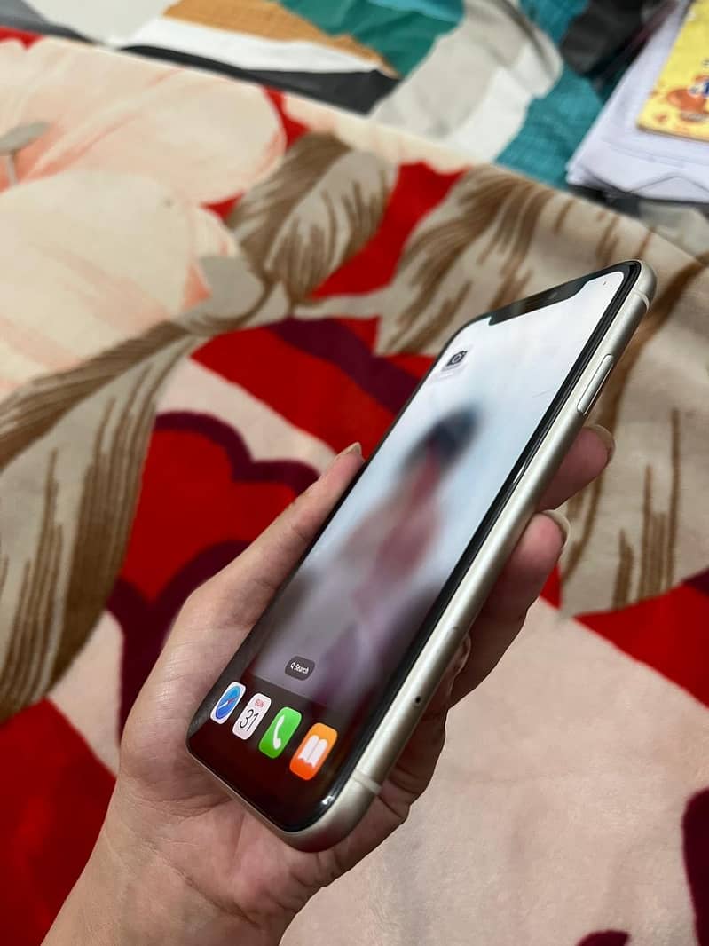Apple iPhone 11 3
