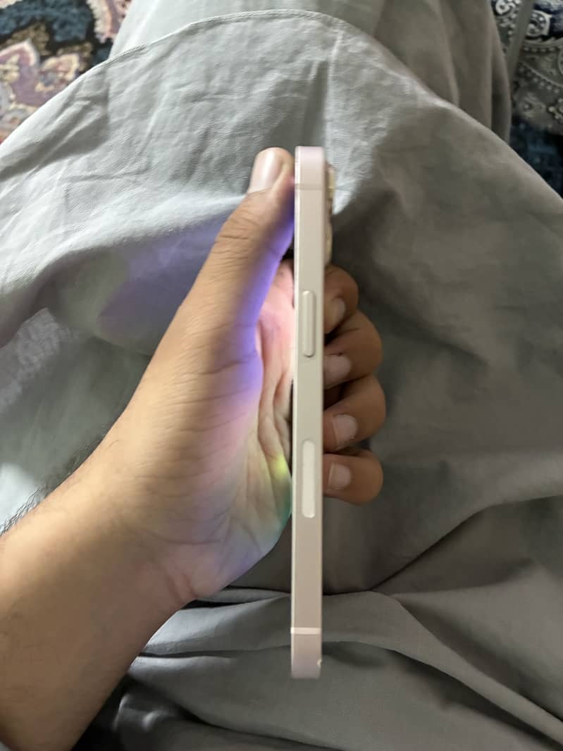 Apple iPhone 13 6