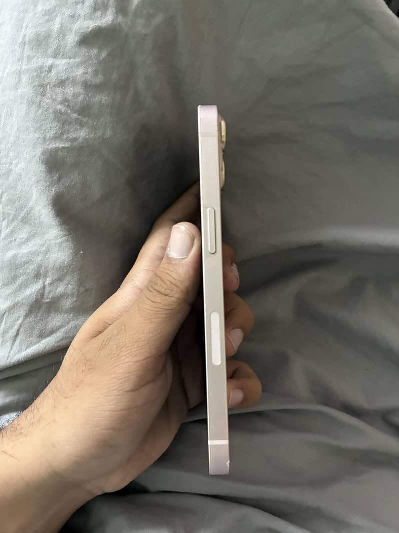 Apple iPhone 13 9