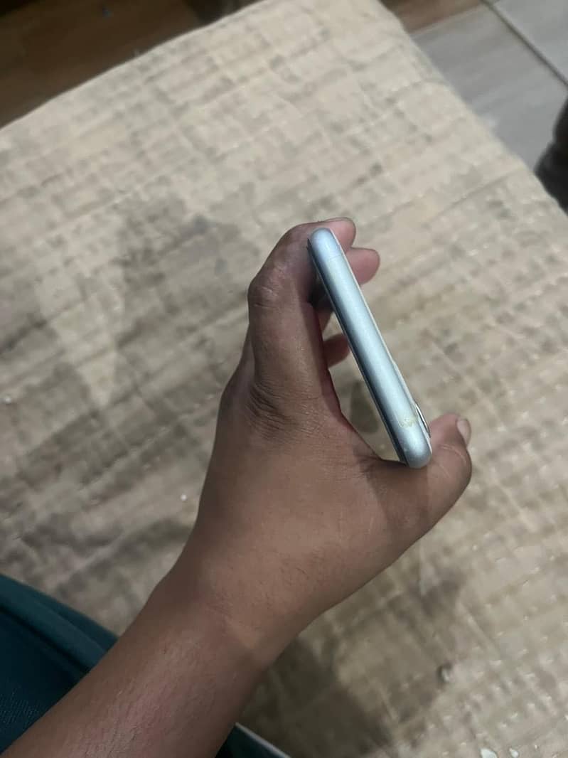 Apple iPhone 11 0