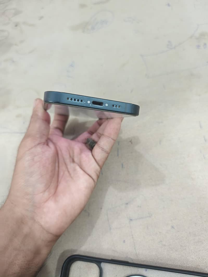 Apple iPhone 13 4