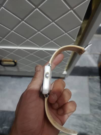 Vivoactive Garmin watch with charger all okay