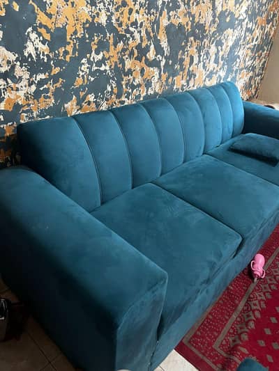 sofa set and table only used by only 1 months almost new sofa set