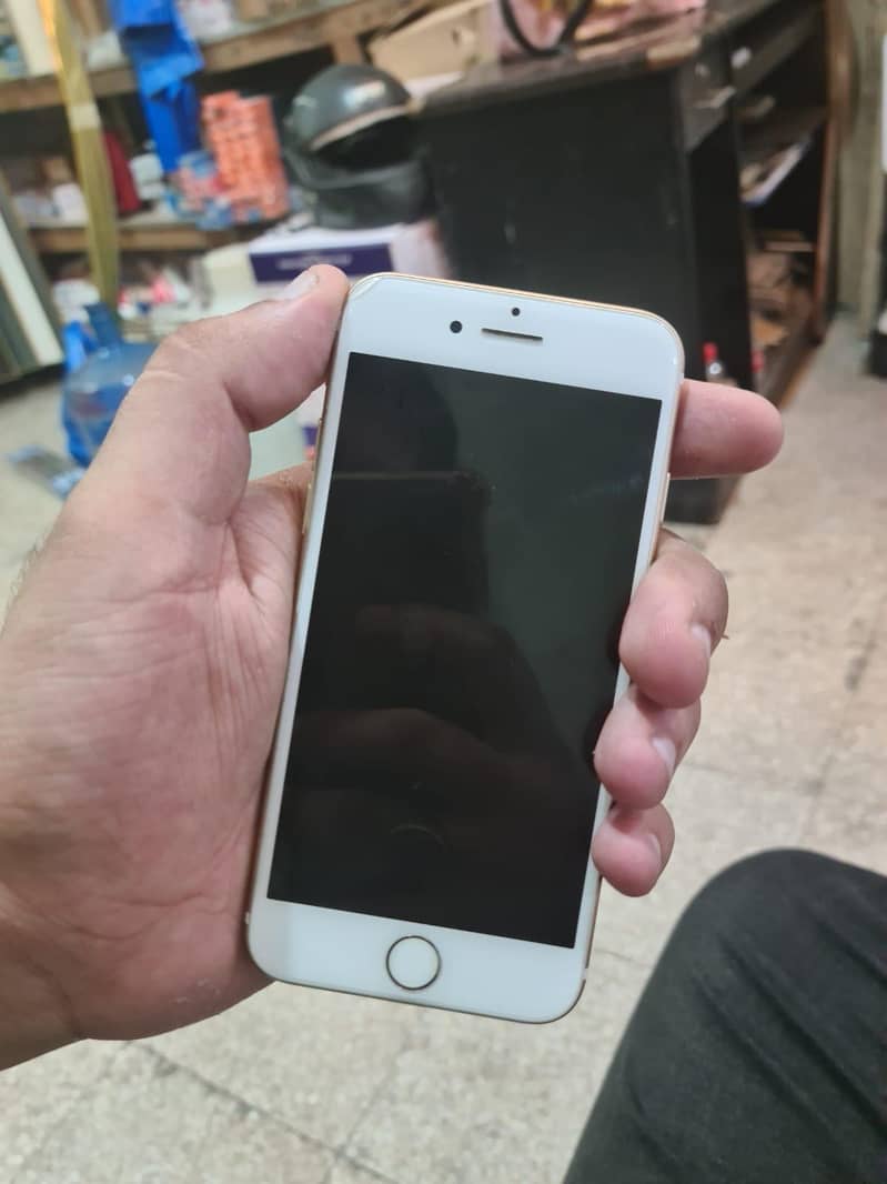 Apple iPhone 7 0