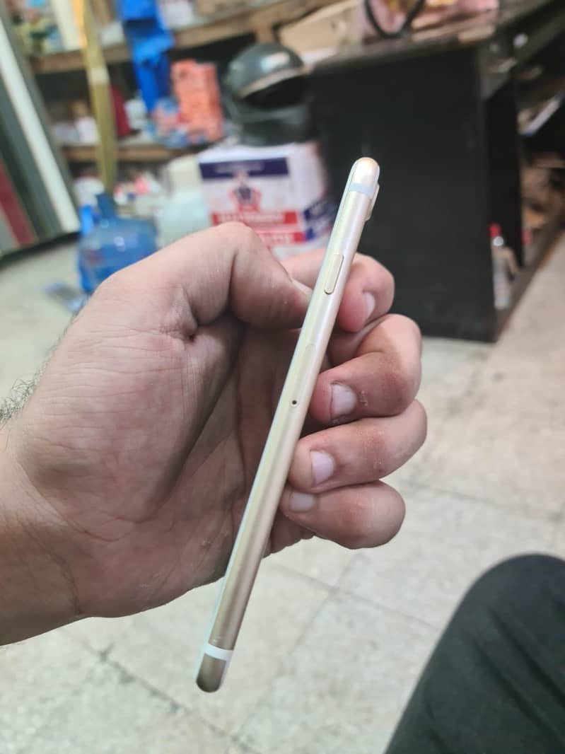 Apple iPhone 7 1