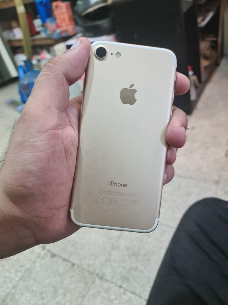 Apple iPhone 7 2