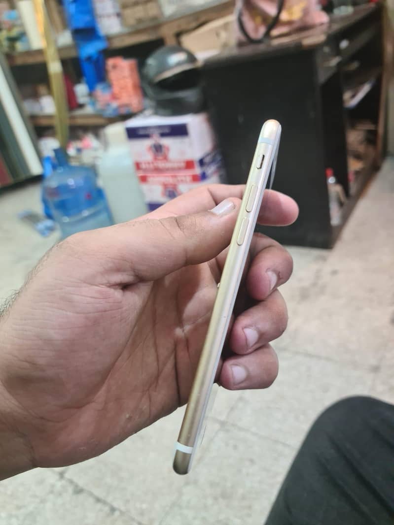 Apple iPhone 7 3