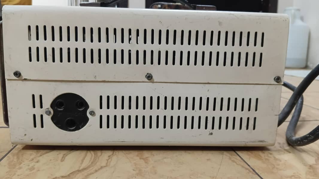 Universal Voltage Stabilizer A - 50 1