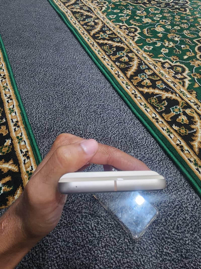 Google Pixel 8 4