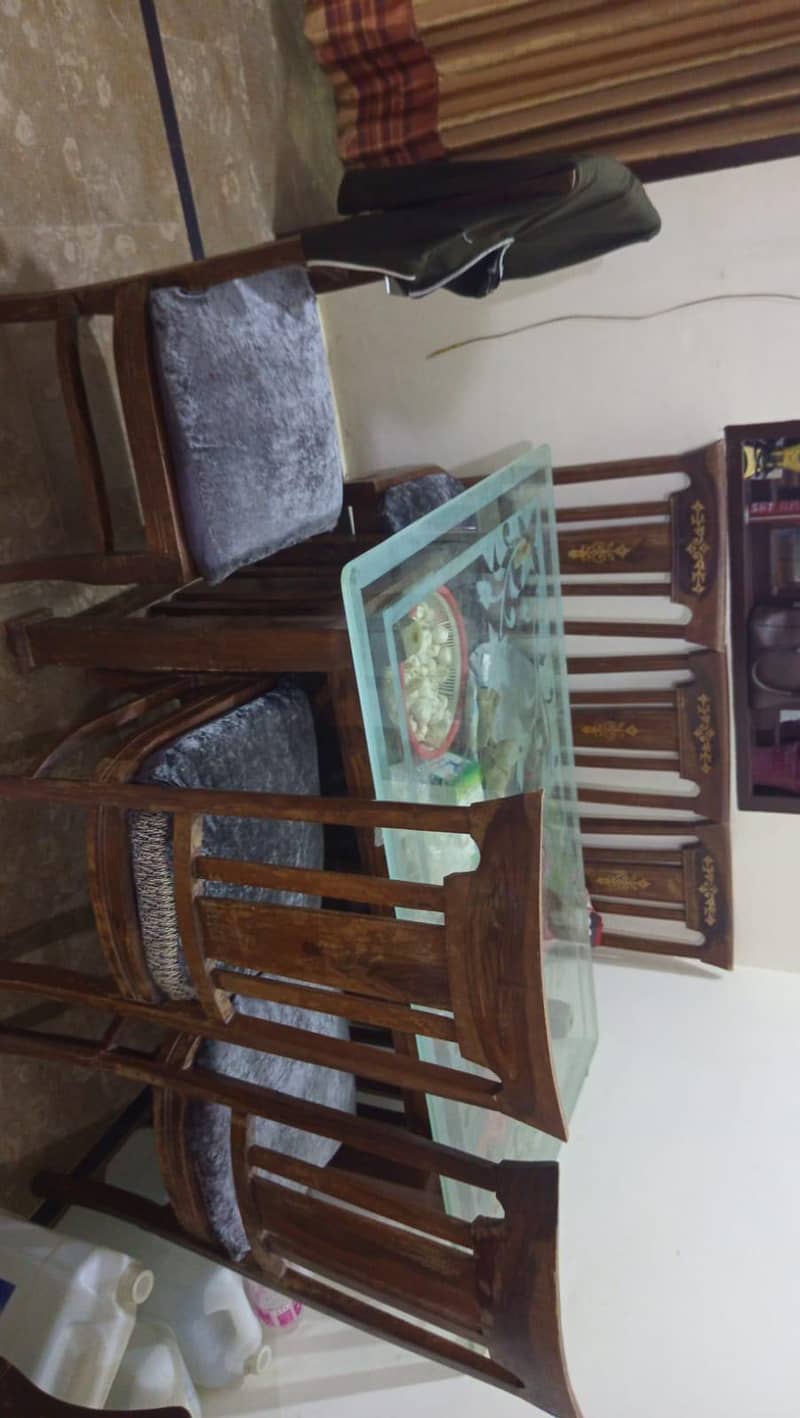 Dinning table 0