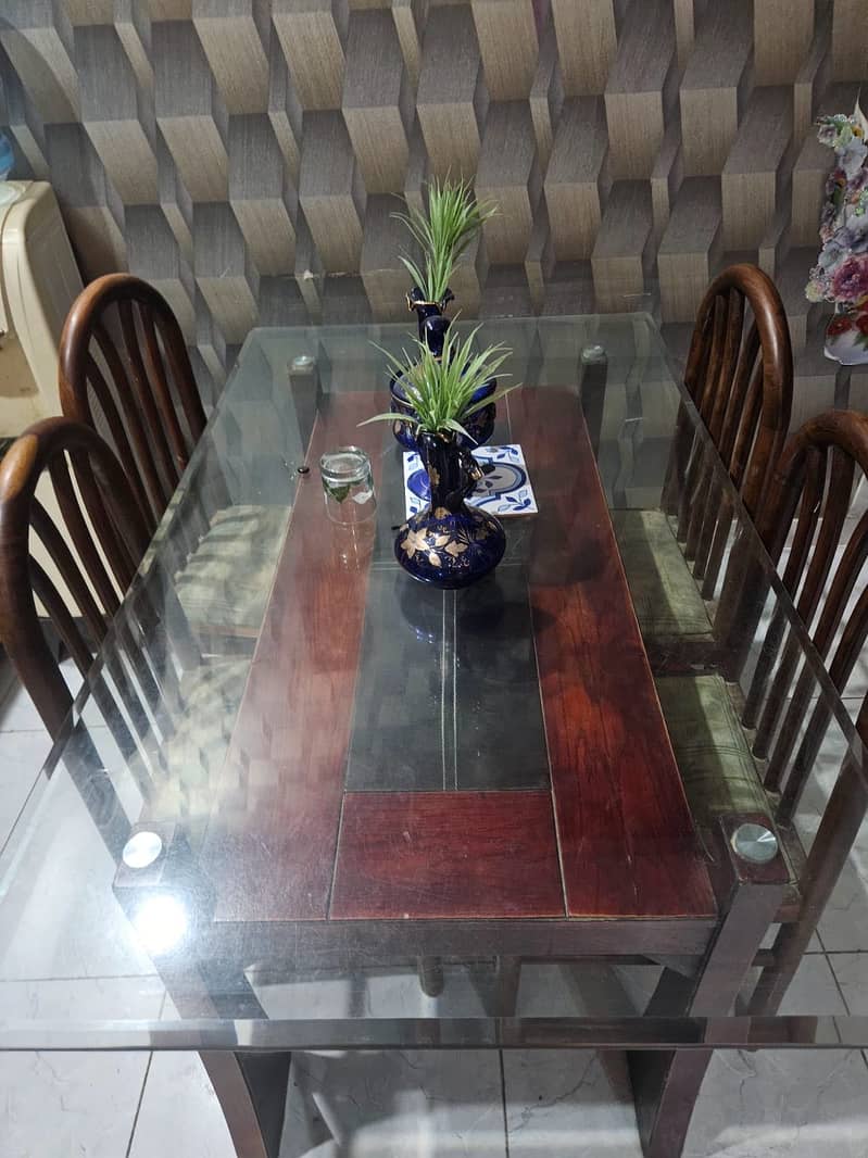 Dining Table & chairs 0