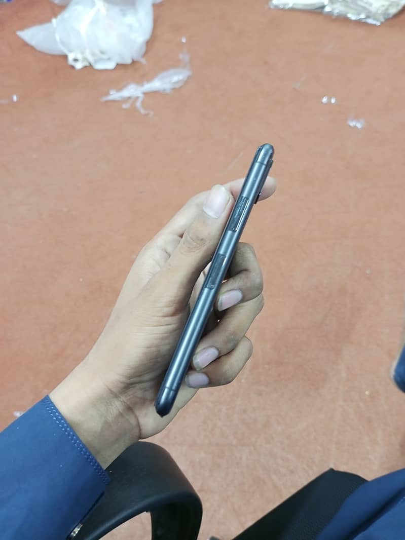 Apple iPhone X 3
