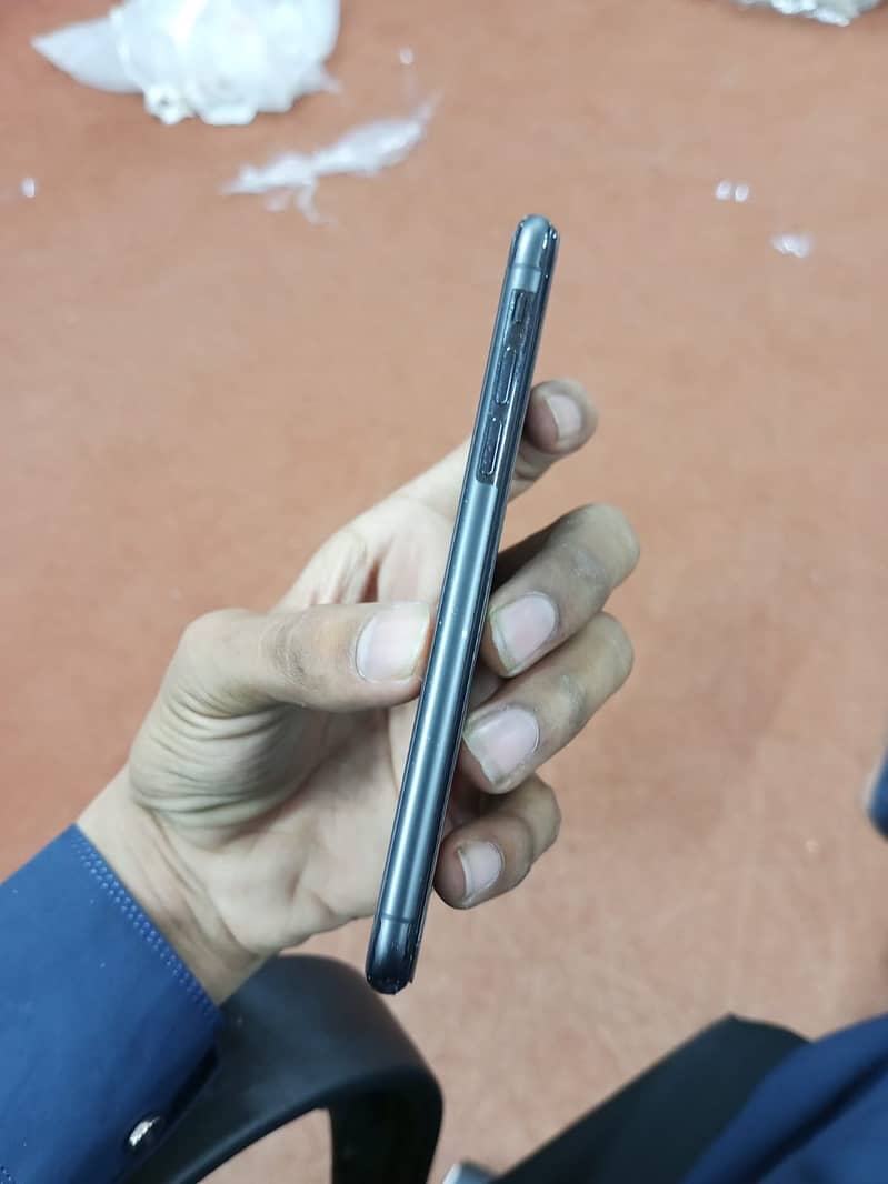 Apple iPhone X 4