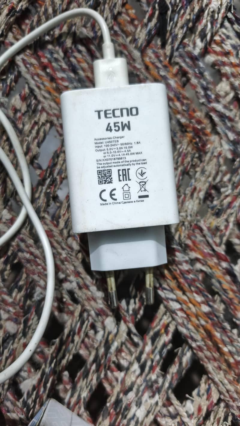 Tecno CAMON 40 Pro 1