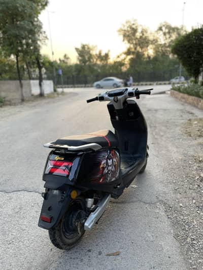 Yj future cruise 2024 model black wrapped