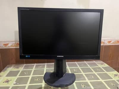 Samsung 22" LED Monitor with Built-in Speakers & TV/HDMI Functionality