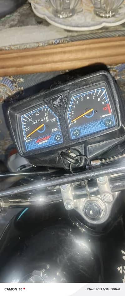 125 black like new  one hand use no accident total janian