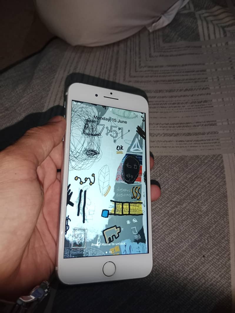 Apple iPhone 8 Plus 0