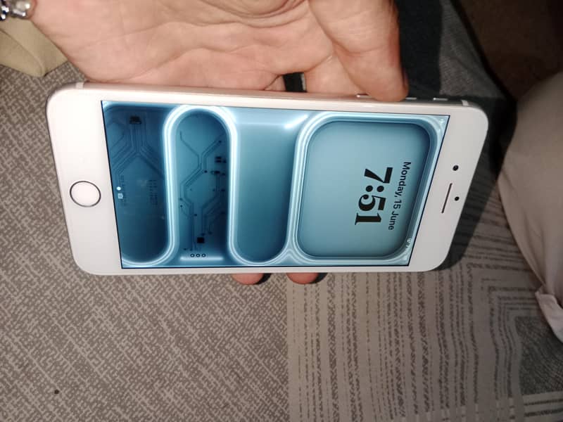 Apple iPhone 8 Plus 2