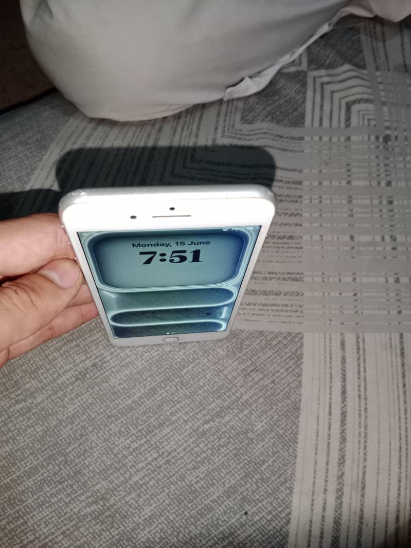 Apple iPhone 8 Plus 3