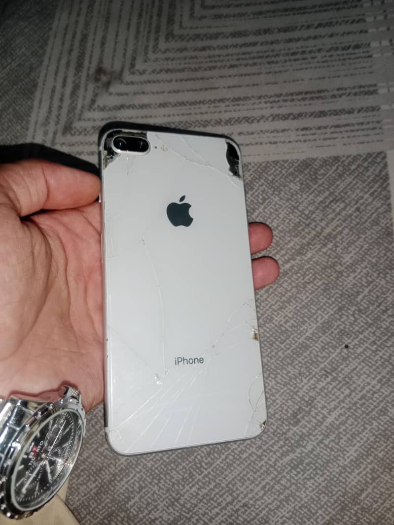 Apple iPhone 8 Plus 6