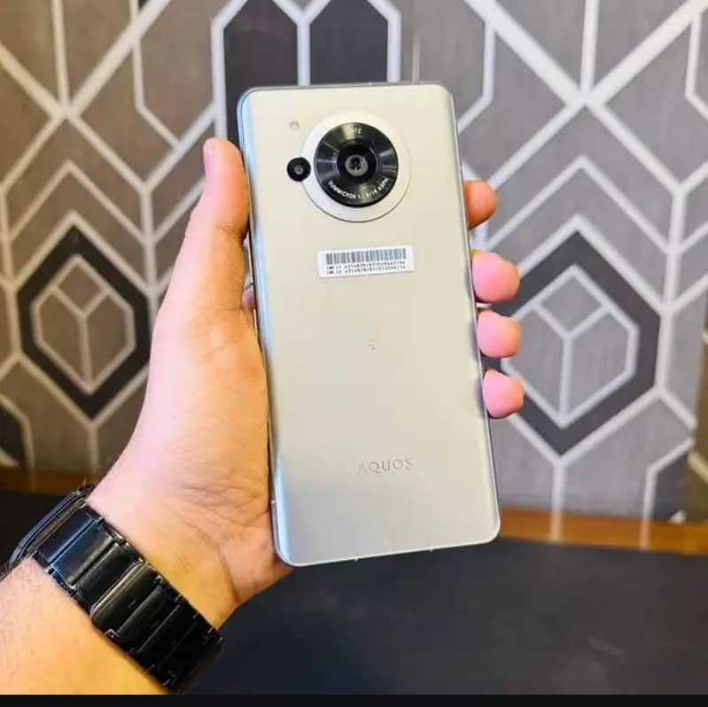 Sharp Aquos Crystal 0