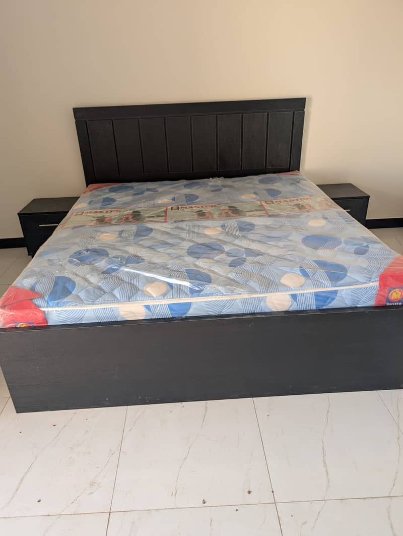 Bedsheet with dressing and side table 0
