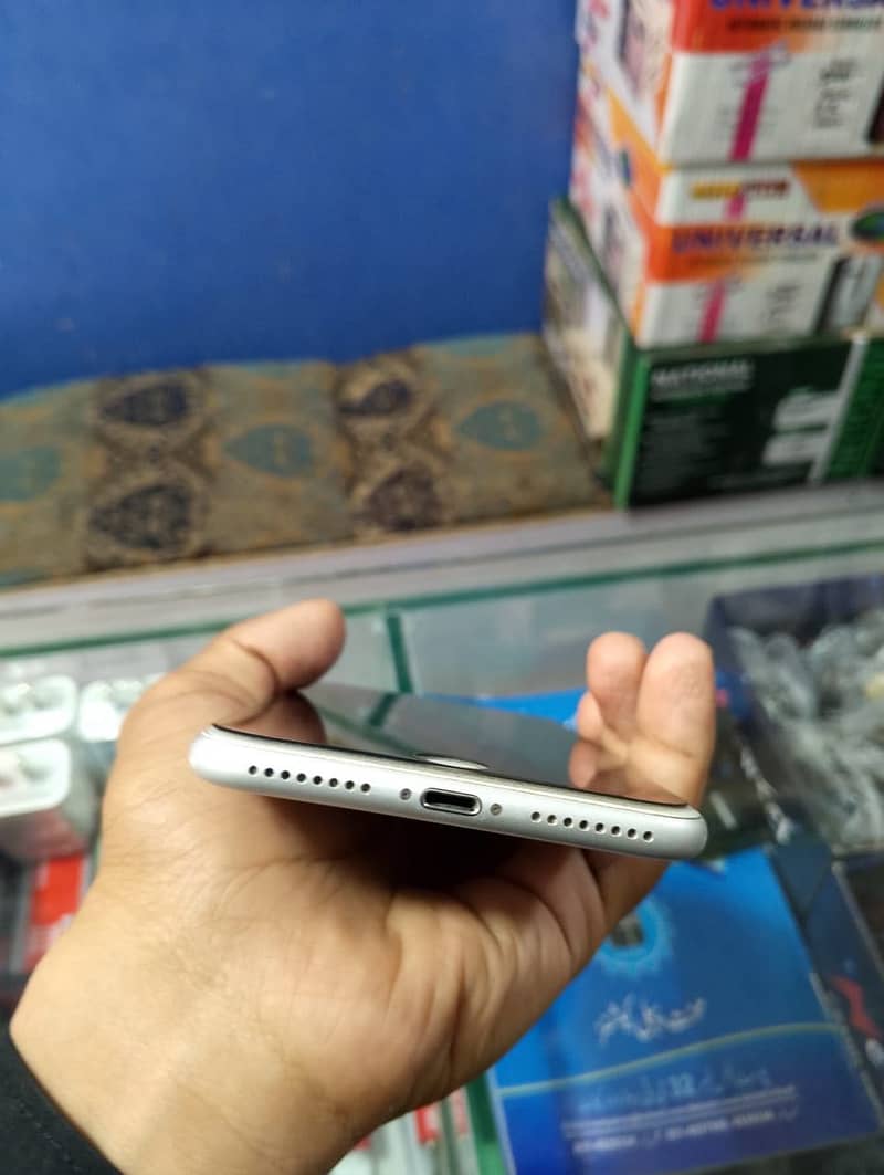 Apple iPhone 8 Plus 1