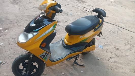 electric Scooty  used 2 battery new 2 battery old