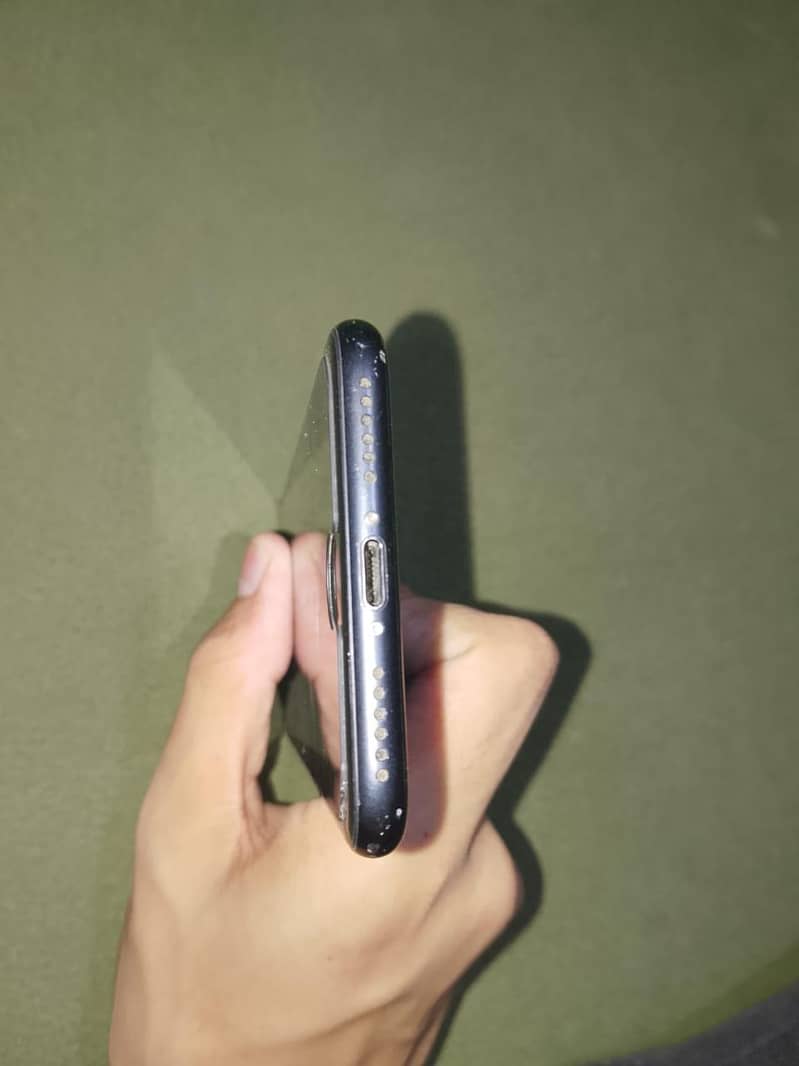 Apple iPhone 7 3